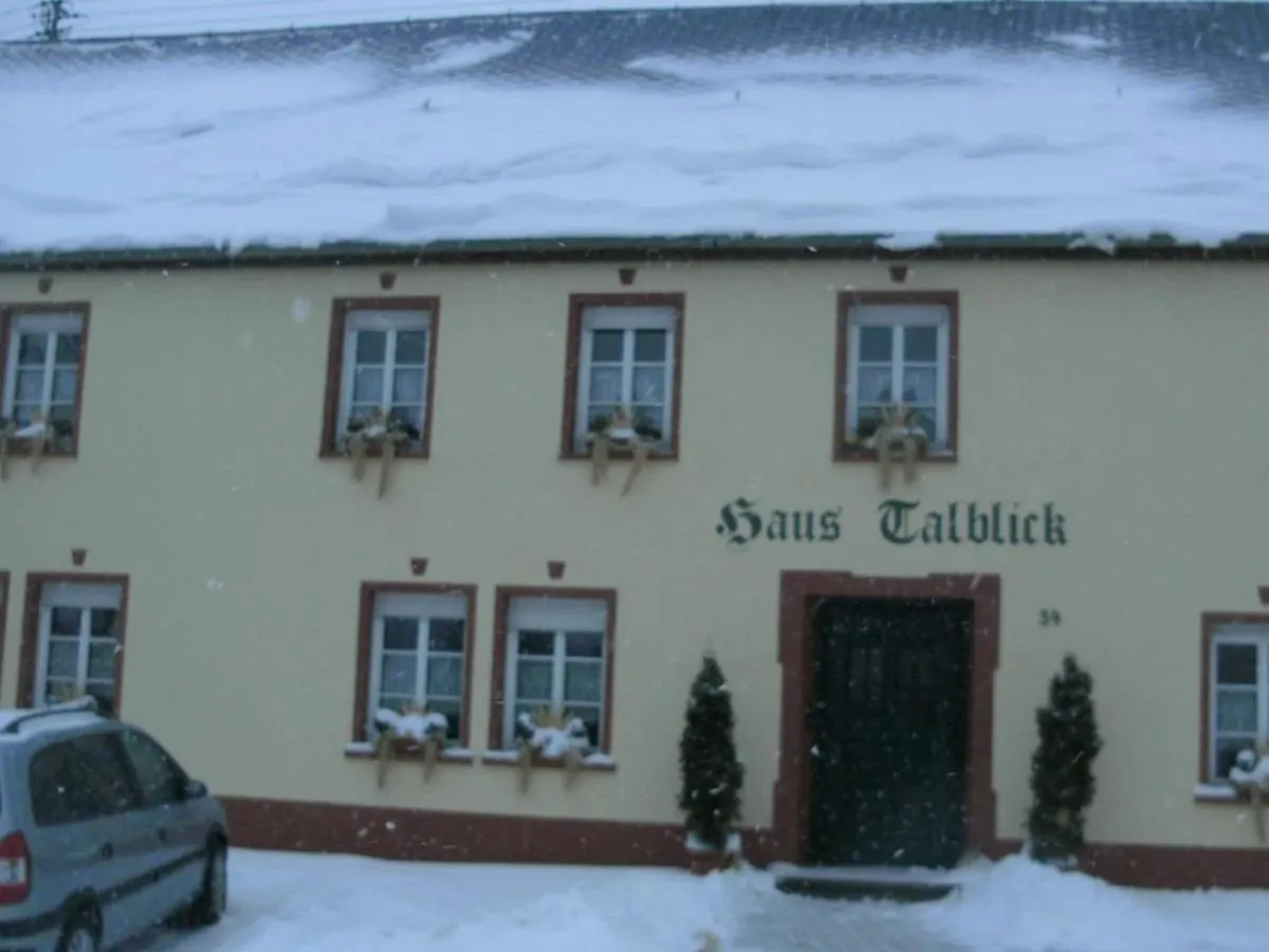Apartment With Animal Zoo And Sun Terrace Morscheid-Riedenburg 0*,
