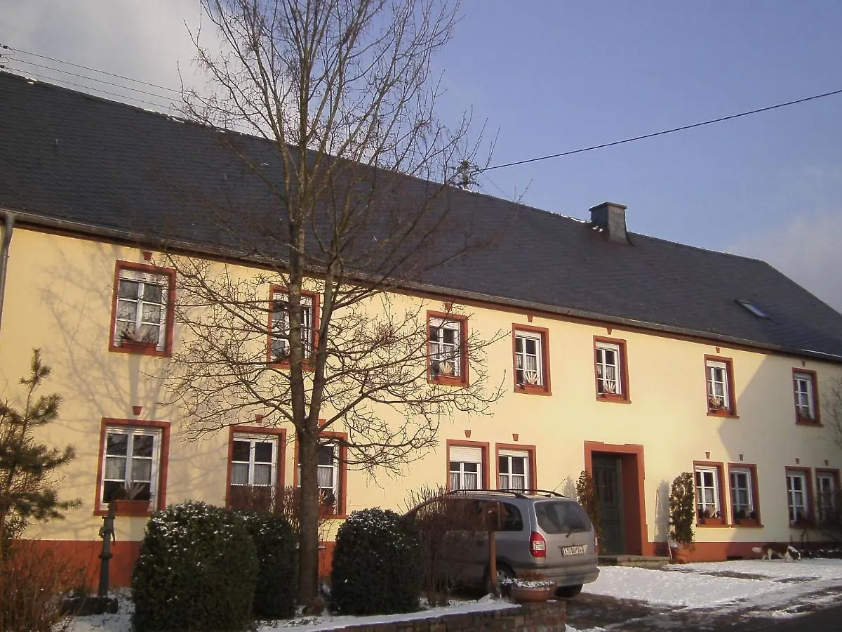 Apartment With Animal Zoo And Sun Terrace Morscheid-Riedenburg Germany